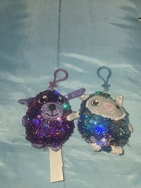 Lot Of 2 Shimmeez Sequin Animals - 3.75" Tall - Euc Bag Clip Keychain Ect